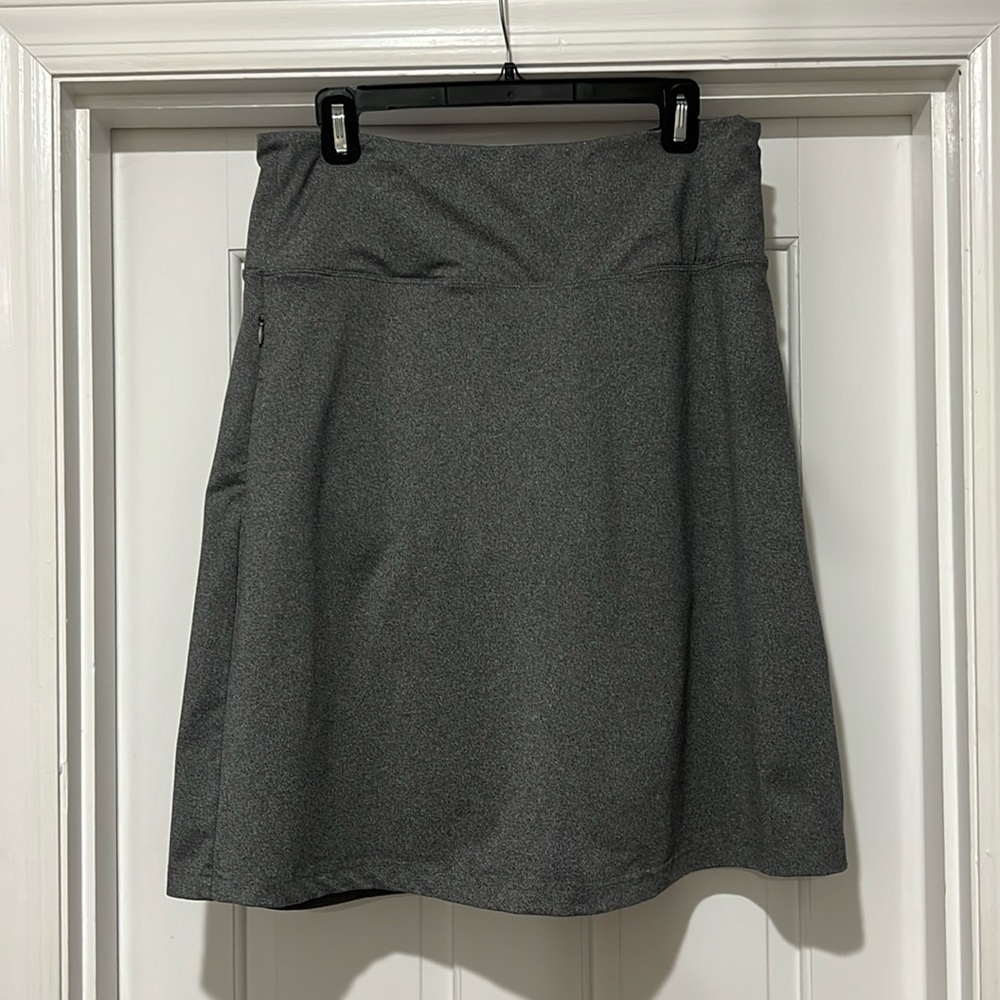 Travel Yoga Skort (Granite) in Large